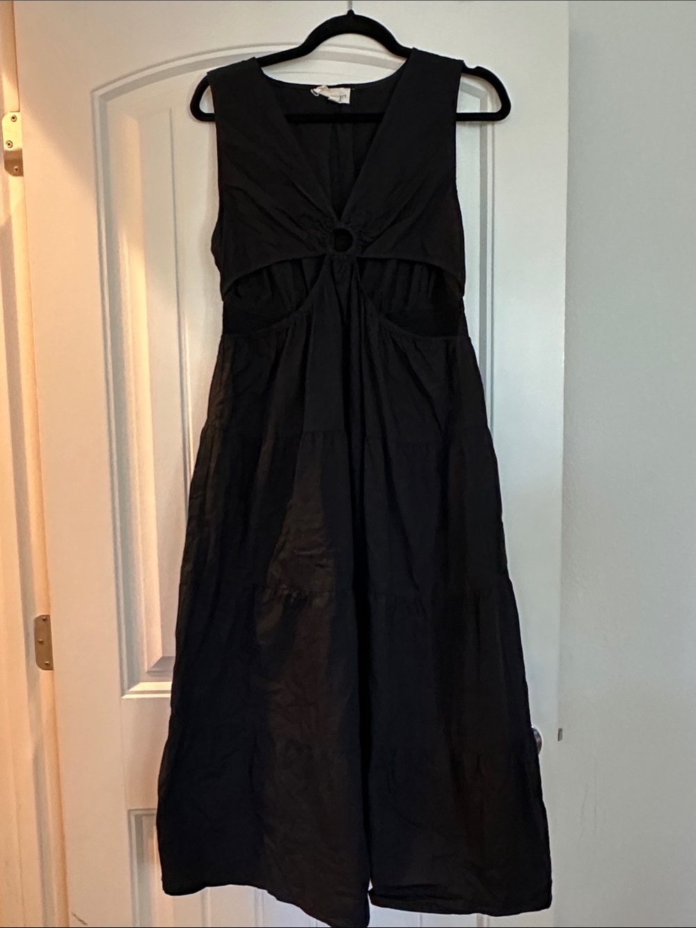 Derek Heart Black Sleeveless Cutout Midi m Dress with Ring Detail